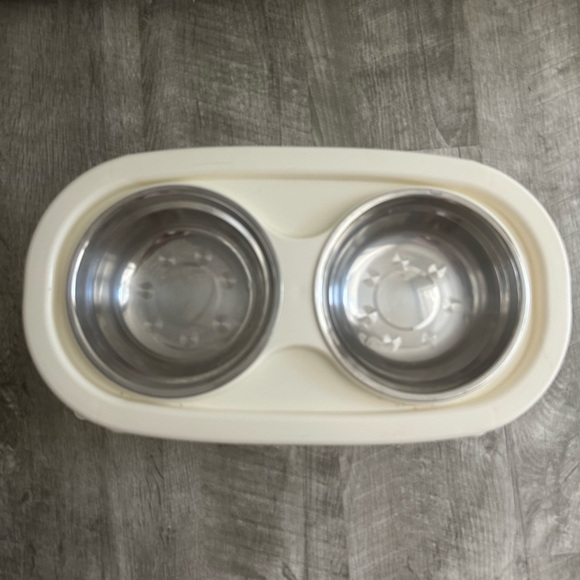 Dog bowl - Picture 1 of 5